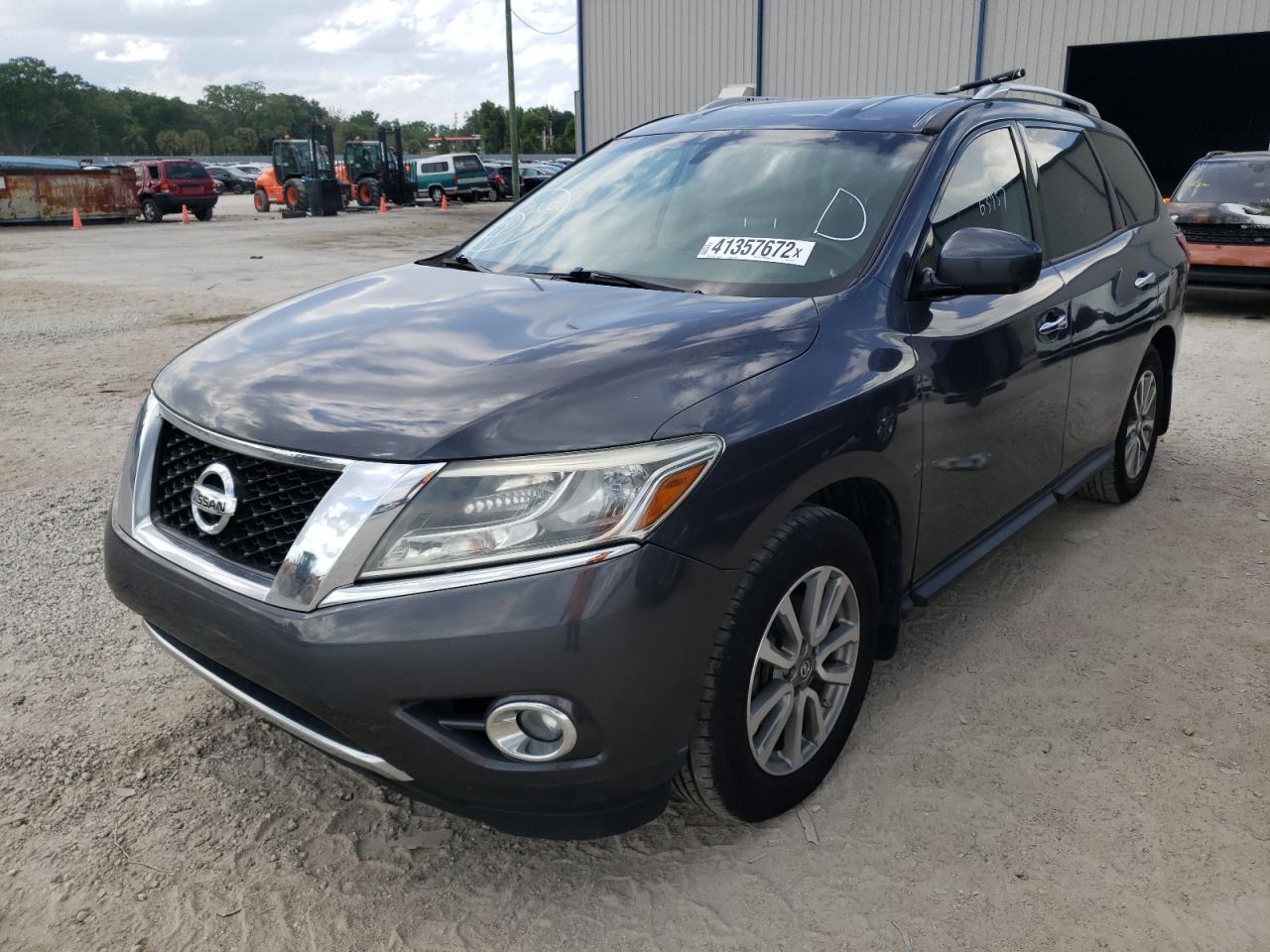Photo 2 from auction – 2014 NISSAN PATHFINDER with VIN 5N1AR2MN4EC679252