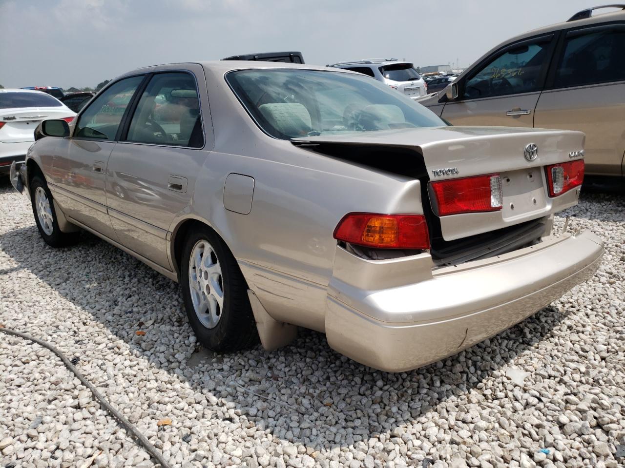 Photo 3 from auction – 2000 TOYOTA CAMRY LE with VIN 4T1BF22KXYU952103