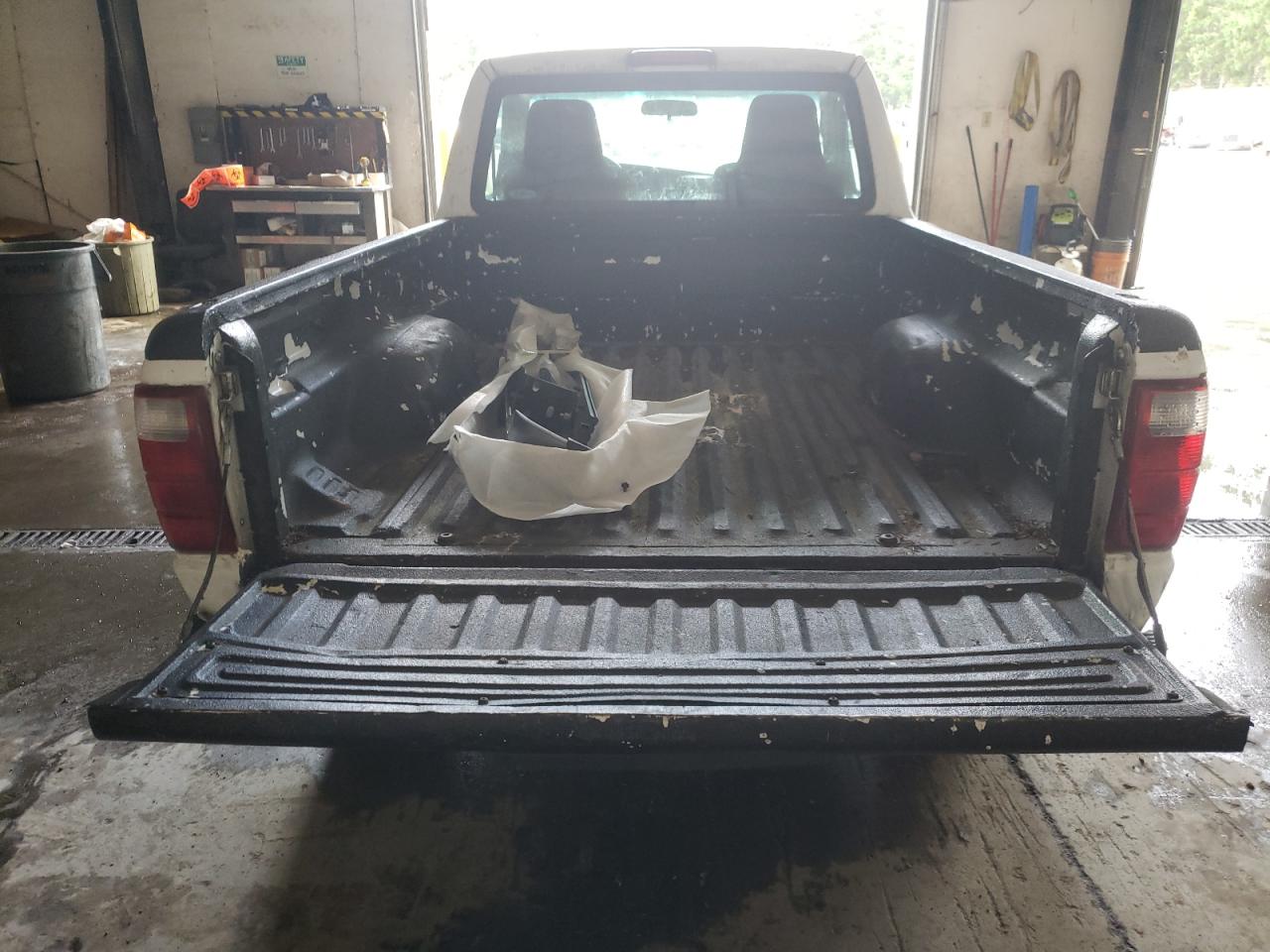 Photo 6 from auction – 2005 FORD RANGER with VIN 1FTYR10D05PB07596