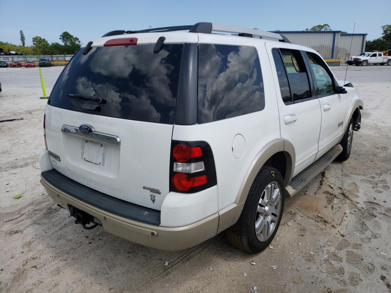 Photo 4 from auction – 2006 FORD EXPLORER E with VIN 1FMEU64816UB36602