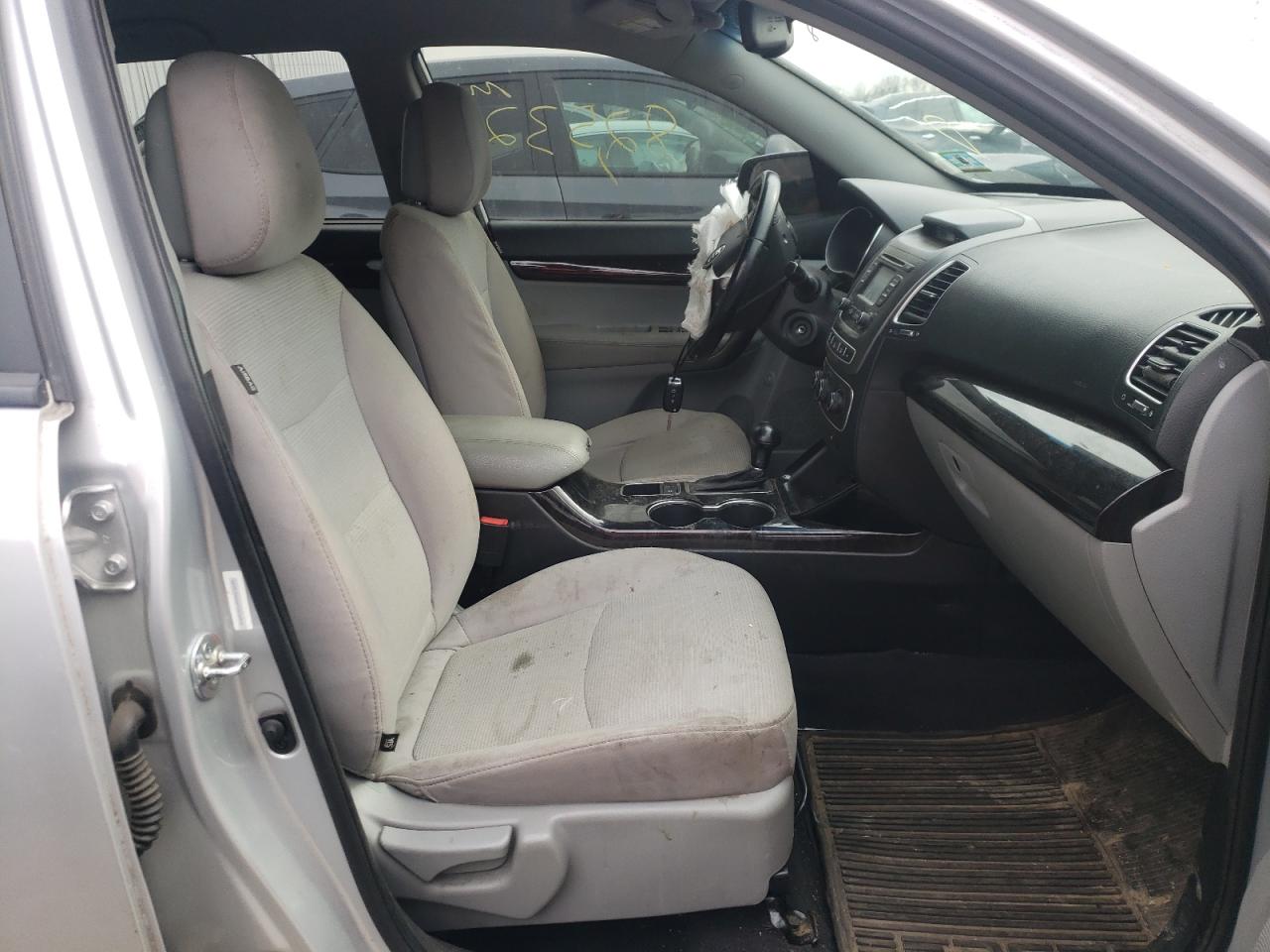 Photo 5 from auction – 2015 KIA SORENTO LX with VIN 5XYKTDA66FG556858