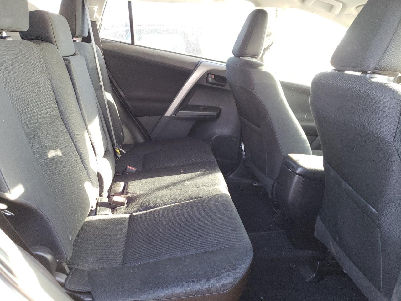 Photo 6 from auction – 2018 TOYOTA RAV4 LE with VIN 2T3BFREV8JW757368