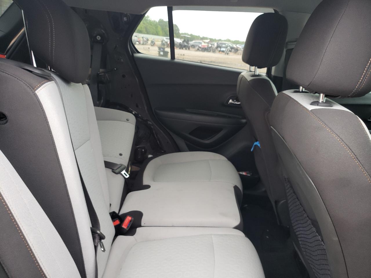 Photo 6 from auction – 2020 CHEVROLET TRAX LS with VIN KL7CJKSB9LB330827