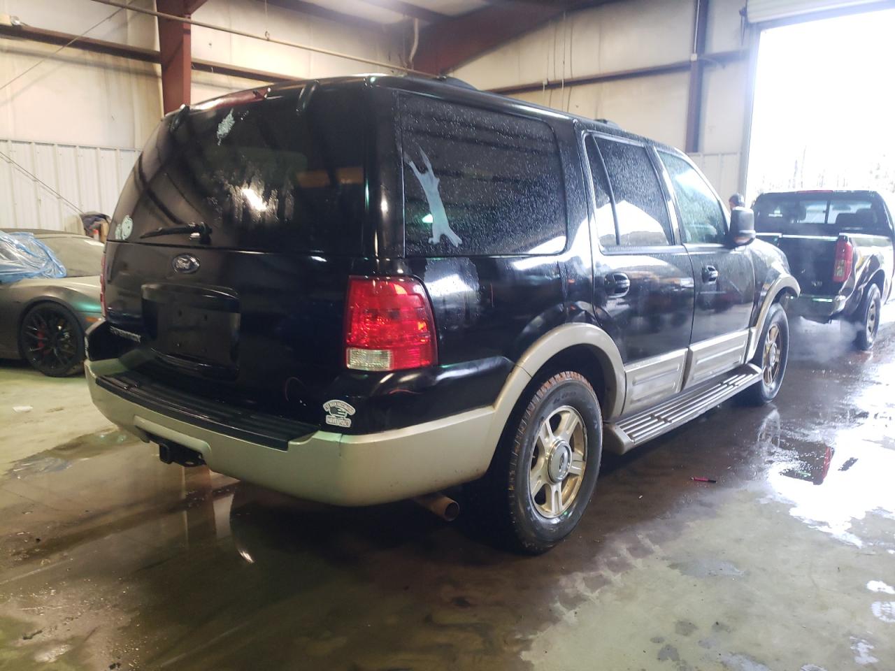 Photo 4 from auction – 2004 FORD EXPEDITION with VIN 1FMFU17L94LA28321