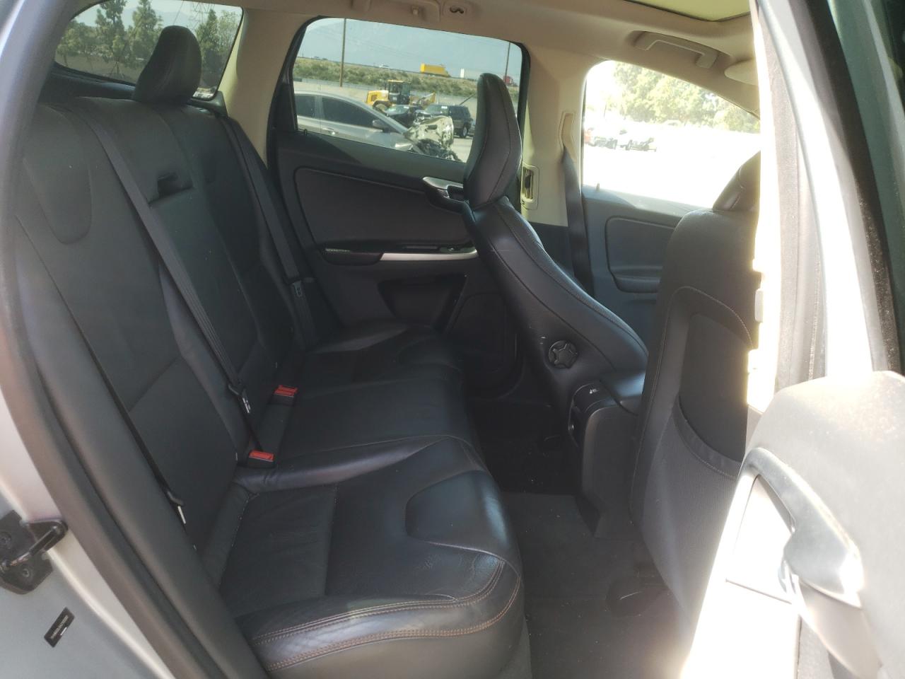 Photo 6 from auction – 2010 VOLVO XC60 3.2 with VIN YV4960DL6A2120060