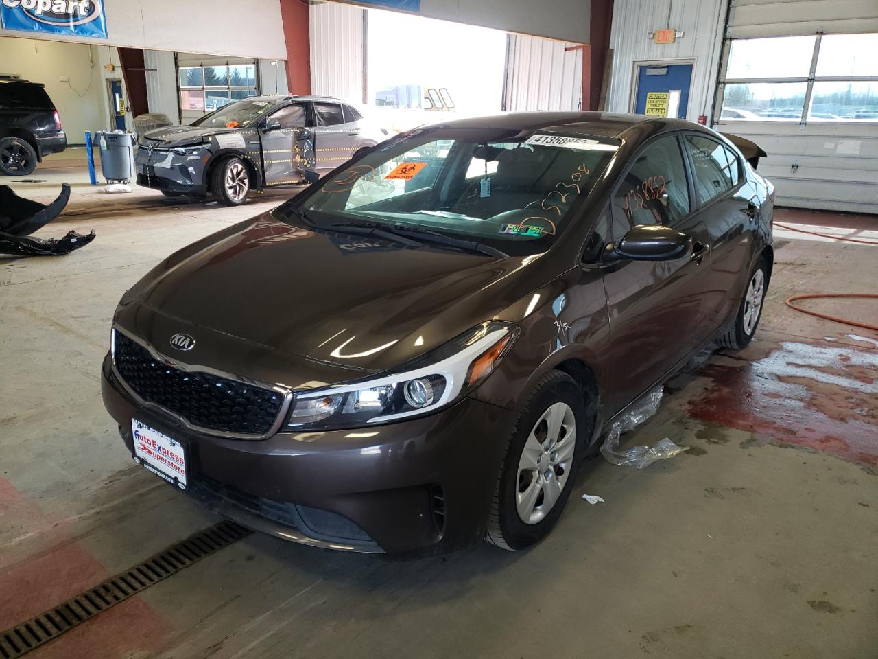 Photo 2 from auction – 2017 KIA FORTE LX with VIN 3KPFK4A78HE159178
