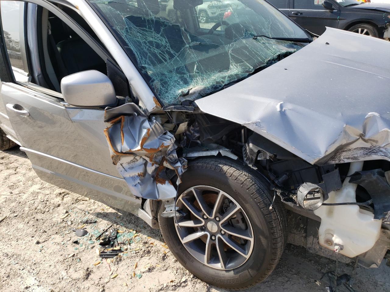 Фото 9 с аукциона – 2017 DODGE GRAND CARA с VIN 2C4RDGCG0HR545663
