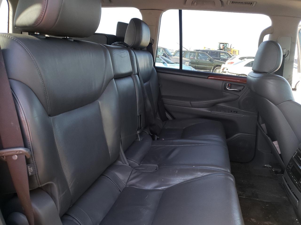 Photo 6 from auction – 2010 LEXUS LX 570 with VIN JTJHY7AX9A4037636