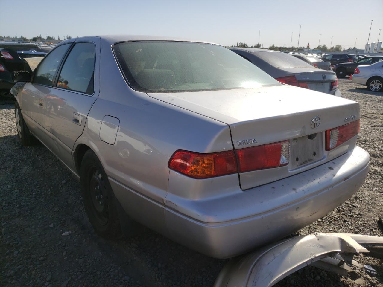 Photo 3 from auction – 2000 TOYOTA CAMRY CE with VIN 4T1BG22K7YU739655