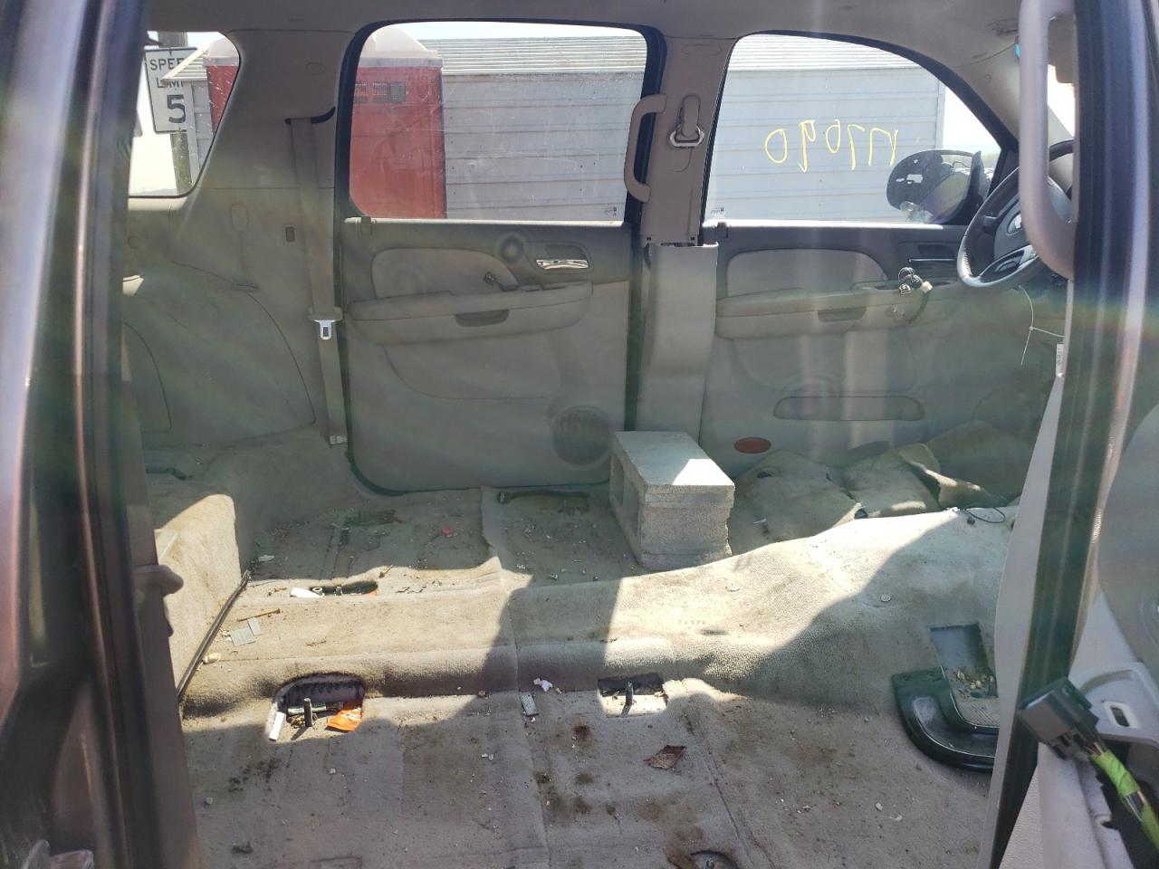 Photo 6 from auction – 2007 CHEVROLET SUBURBAN with VIN 3GNFC16067G204796