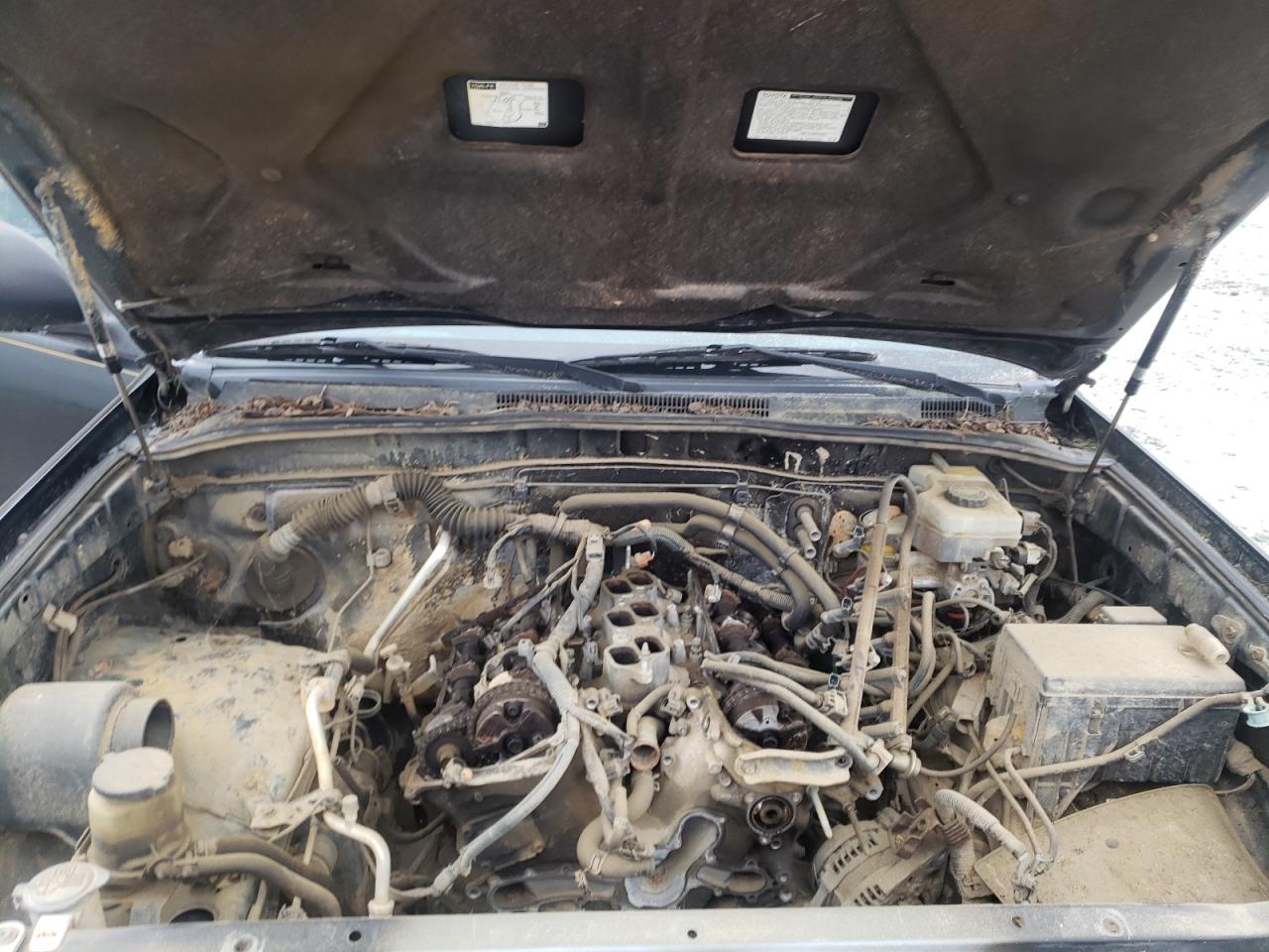 Photo 7 from auction – 2004 TOYOTA 4RUNNER SR with VIN JTEBU14R840038654