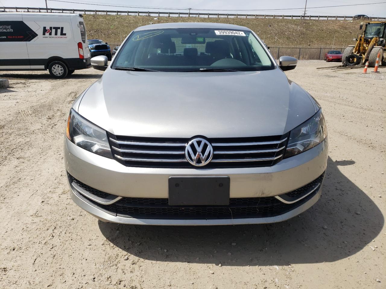Photo 9 from auction – 2014 VOLKSWAGEN PASSAT S with VIN 1VWAT7A39EC095240