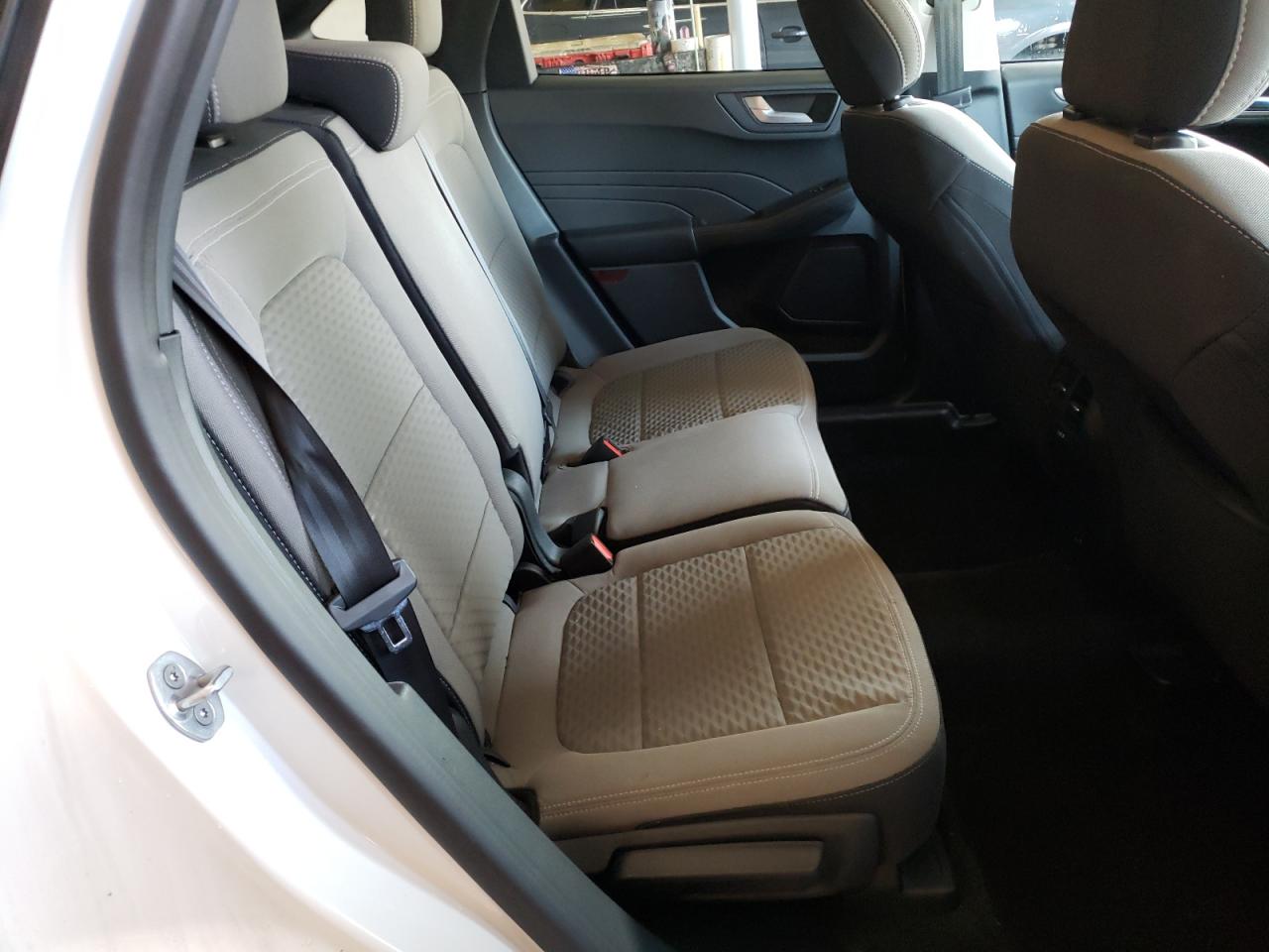 Photo 6 from auction – 2021 FORD ESCAPE SE with VIN 1FMCU9G64MUA06197