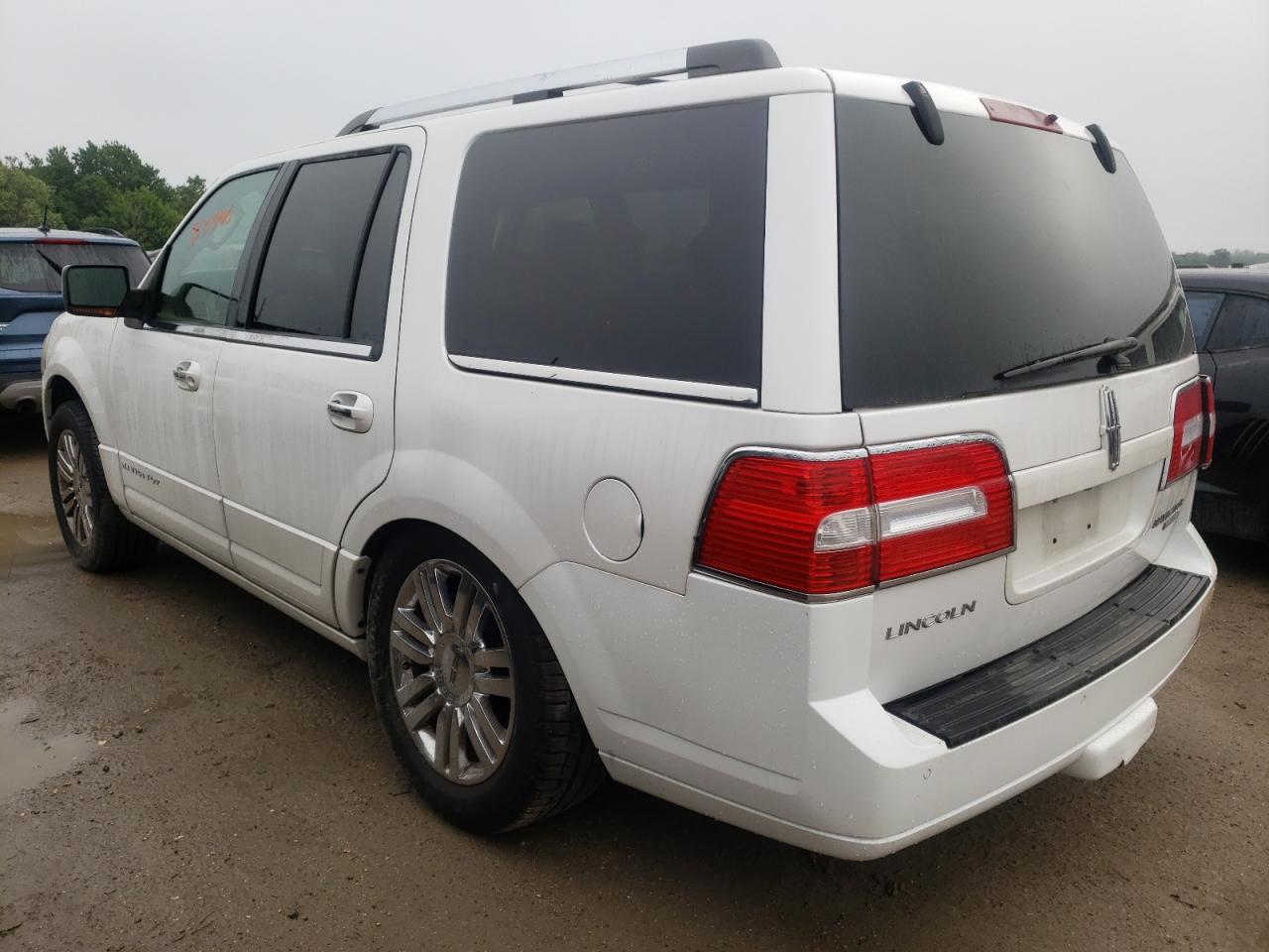 Photo 3 from auction – 2010 LINCOLN NAVIGATOR with VIN 5LMJJ2H53AEJ01401