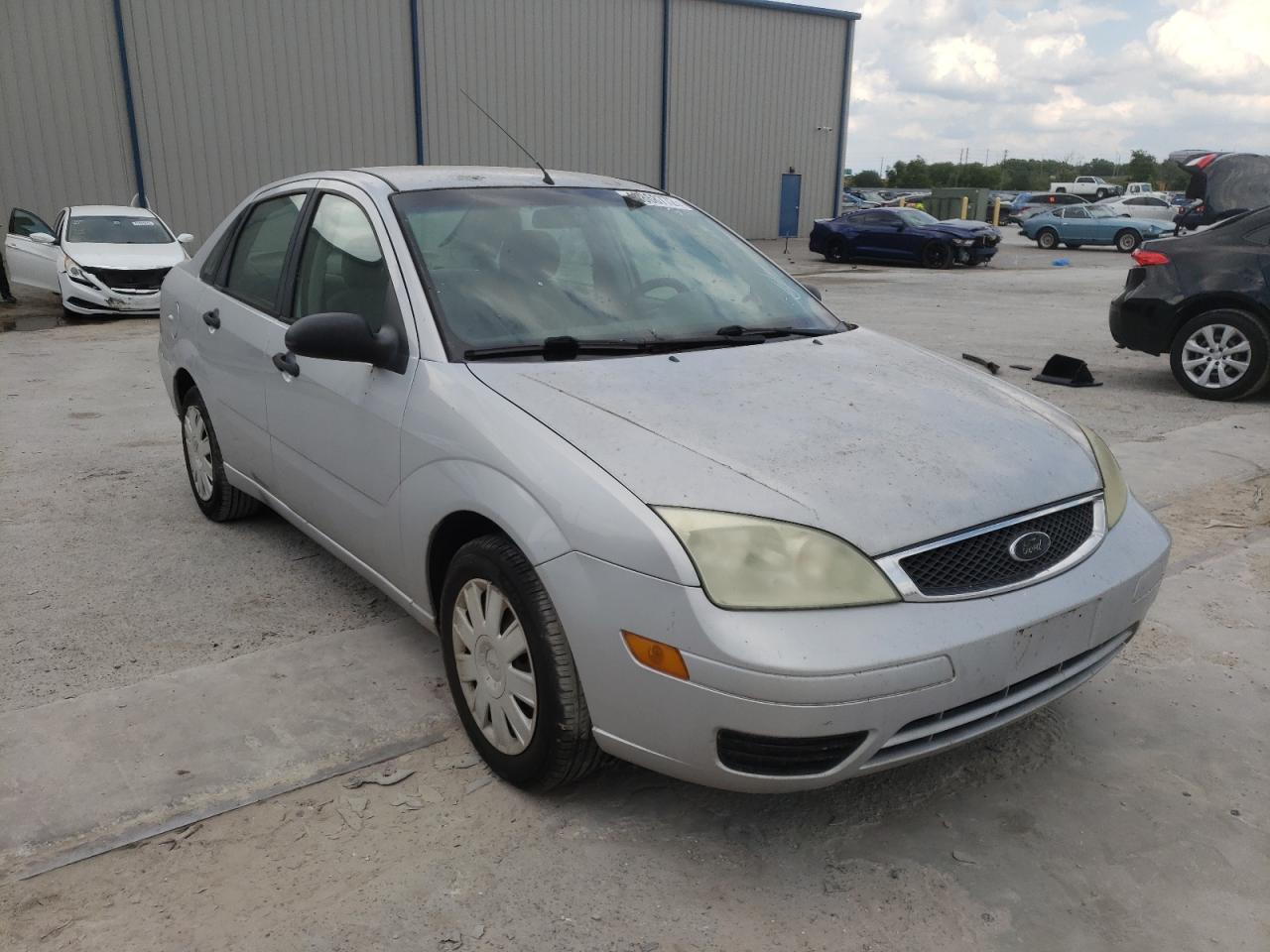 FORD FOCUS ZX4 2005 with VIN 1FAFP34N95W178982 - Photo from auction