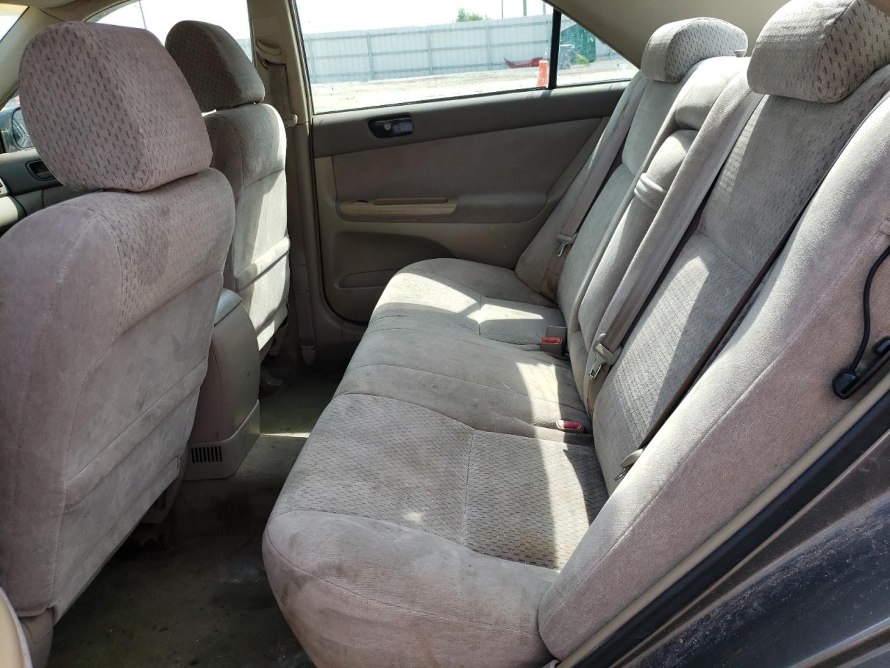 Photo 6 from auction – 2003 TOYOTA CAMRY LE with VIN 4T1BE32K03U701933