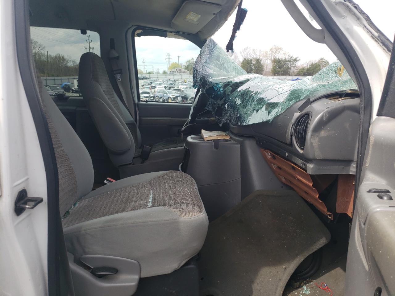 Photo 5 from auction – 2004 FORD ECONOLINE with VIN 1FBSS31L54HB17484