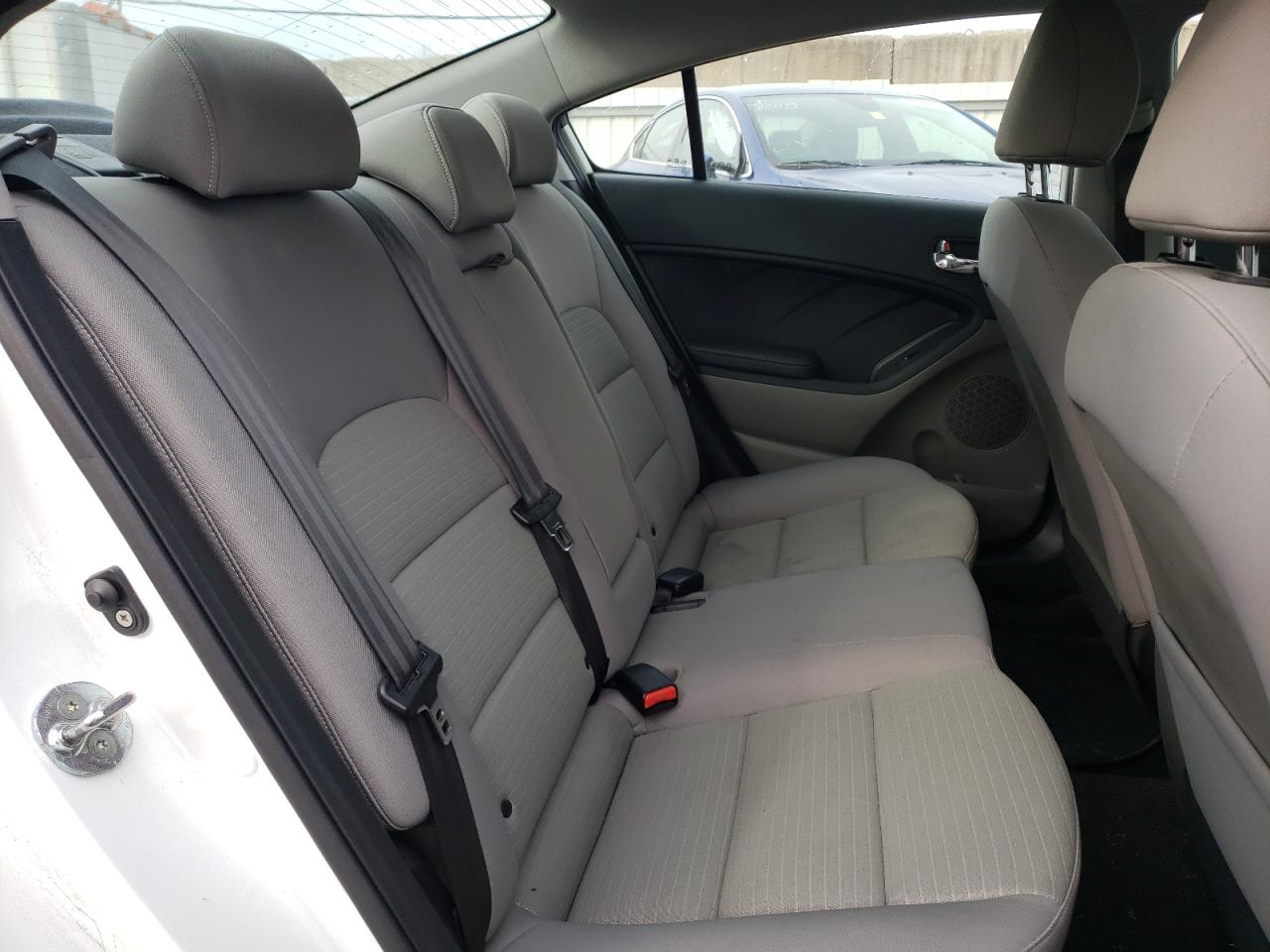 Photo 6 from auction – 2016 KIA FORTE LX with VIN KNAFX4A61G5498557