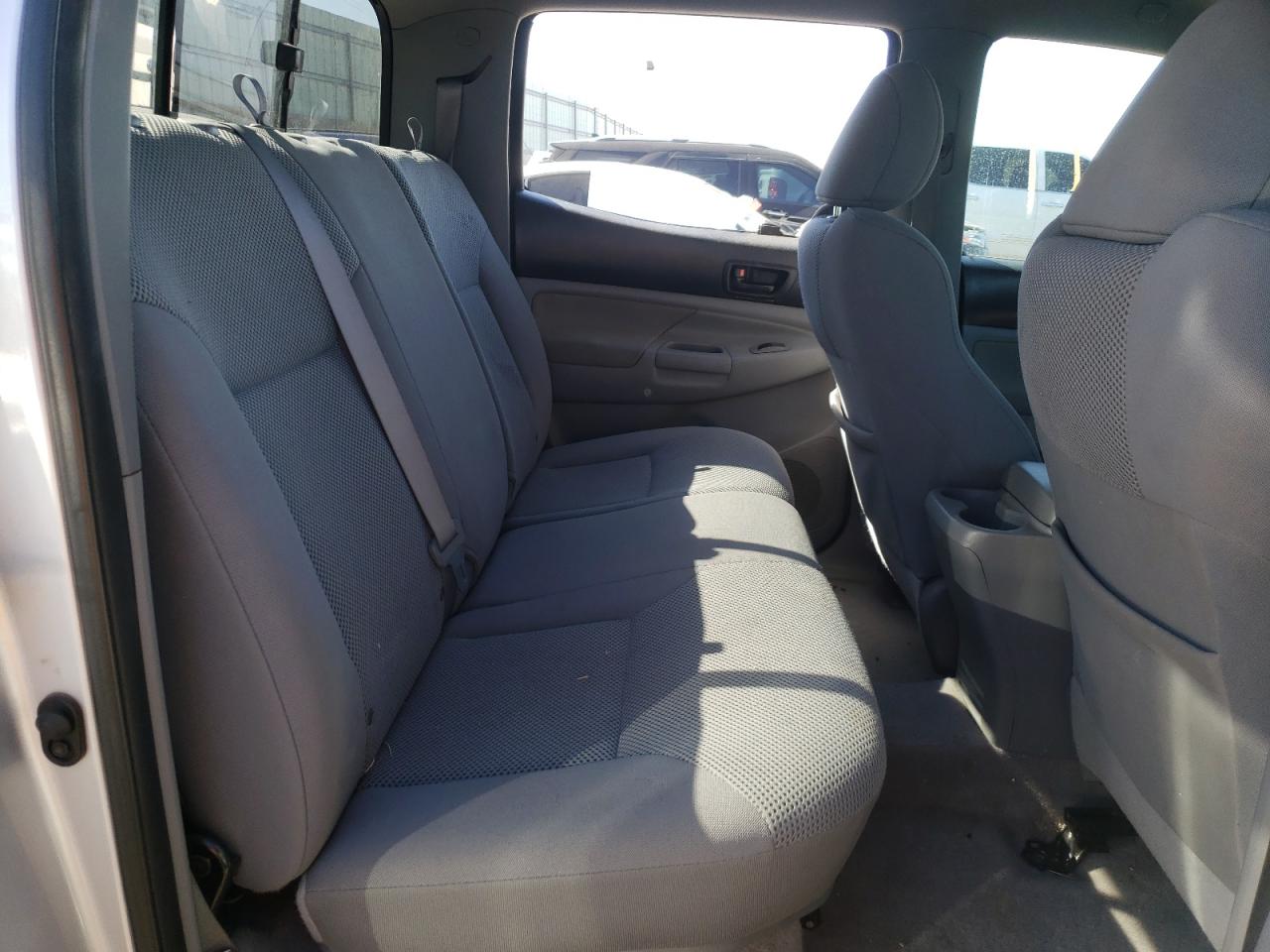 Photo 6 from auction – 2011 TOYOTA TACOMA DOU with VIN 3TMLU4EN5BM062085