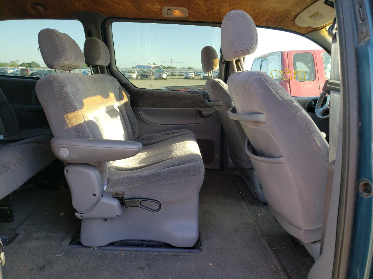 Photo 6 from auction – 2000 DODGE GRAND CARA with VIN 1B4GP54L2YB537915