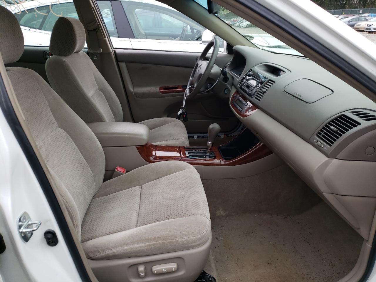 Photo 5 from auction – 2004 TOYOTA CAMRY LE with VIN 4T1BE32K84U350433