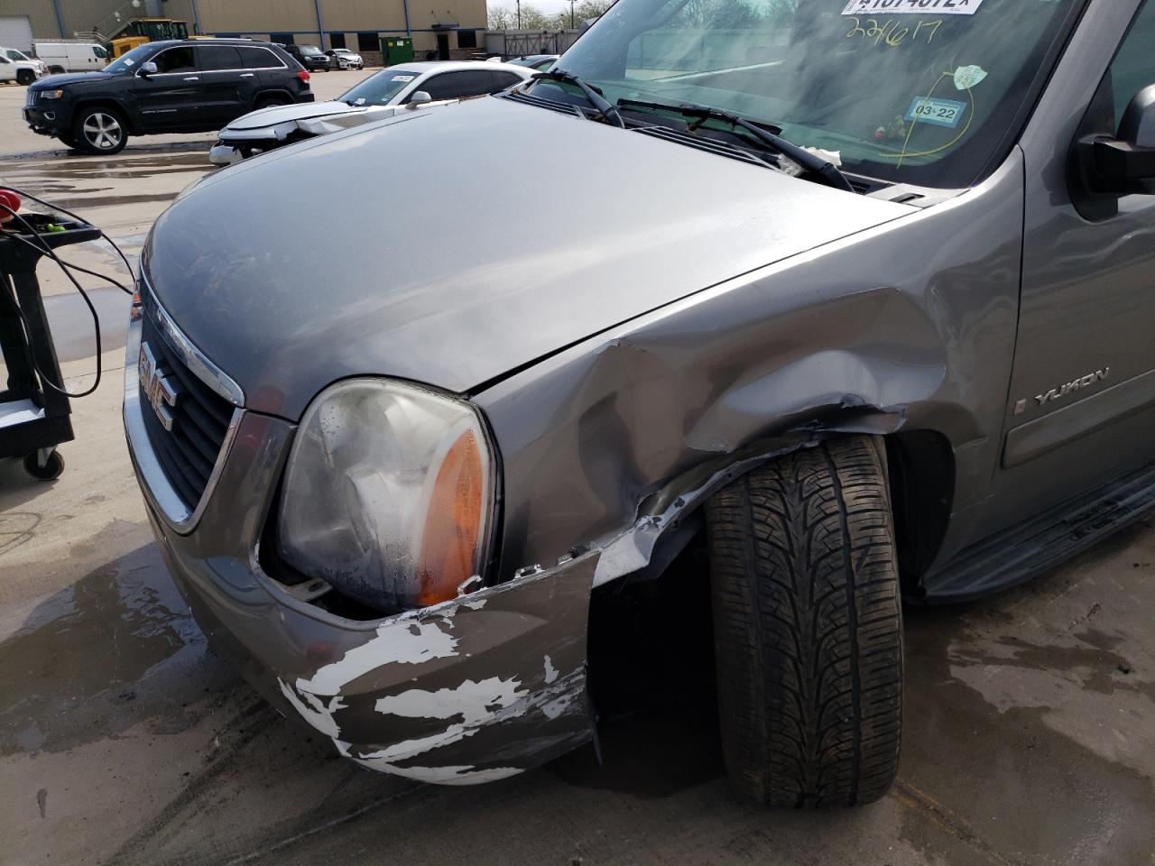 Photo 9 from auction – 2007 GMC YUKON with VIN 1GKFC13087R221617