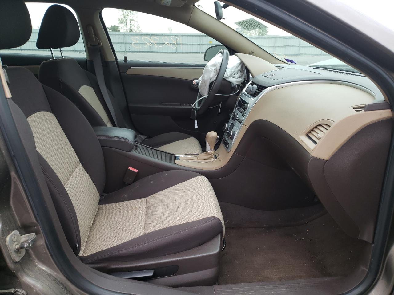 Photo 5 from auction – 2011 CHEVROLET MALIBU LS with VIN 1G1ZA5E13BF311854
