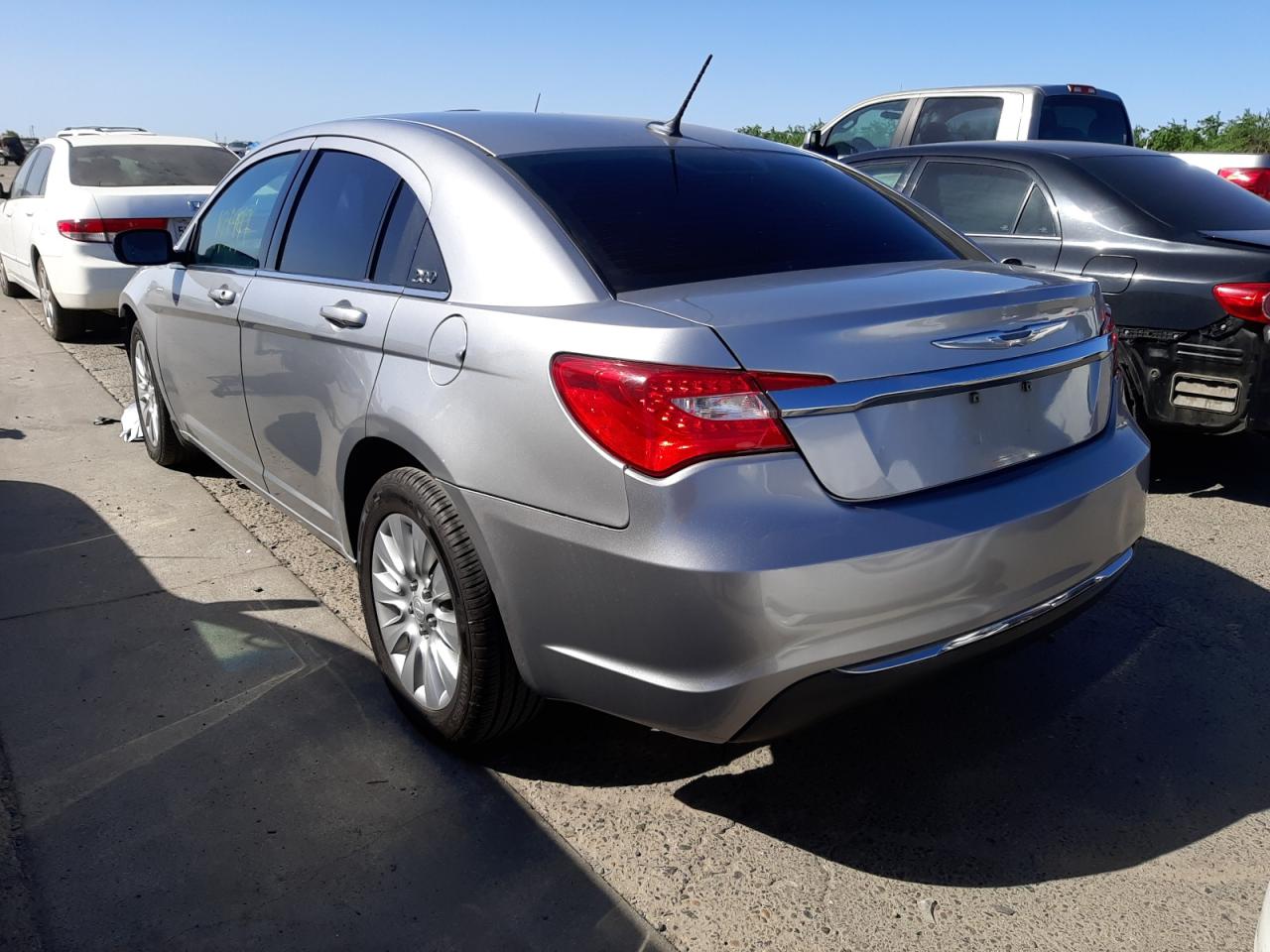 Photo 3 from auction – 2014 CHRYSLER 200 LX with VIN 1C3CCBAB1EN206717