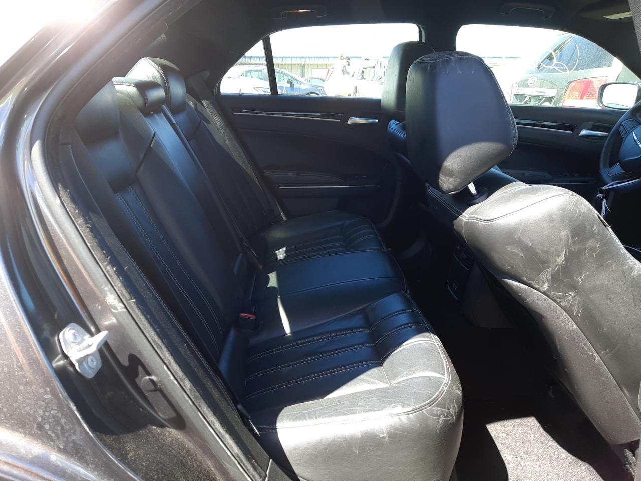 Photo 6 from auction – 2017 CHRYSLER 300 S with VIN 2C3CCAGG3HH637702