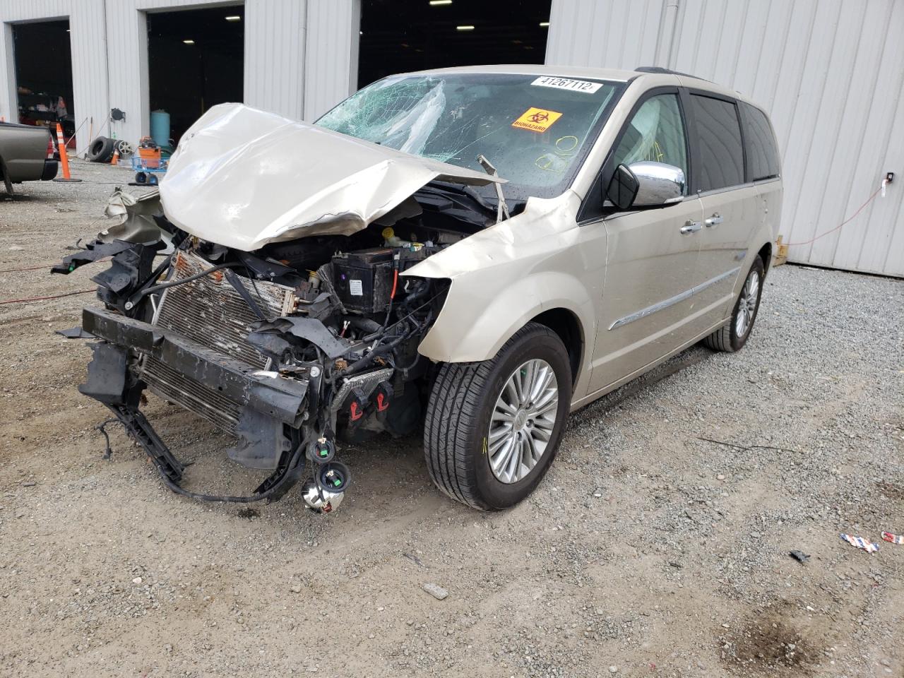 Photo 2 from auction – 2013 CHRYSLER TOWN & COU with VIN 2C4RC1CGXDR614949
