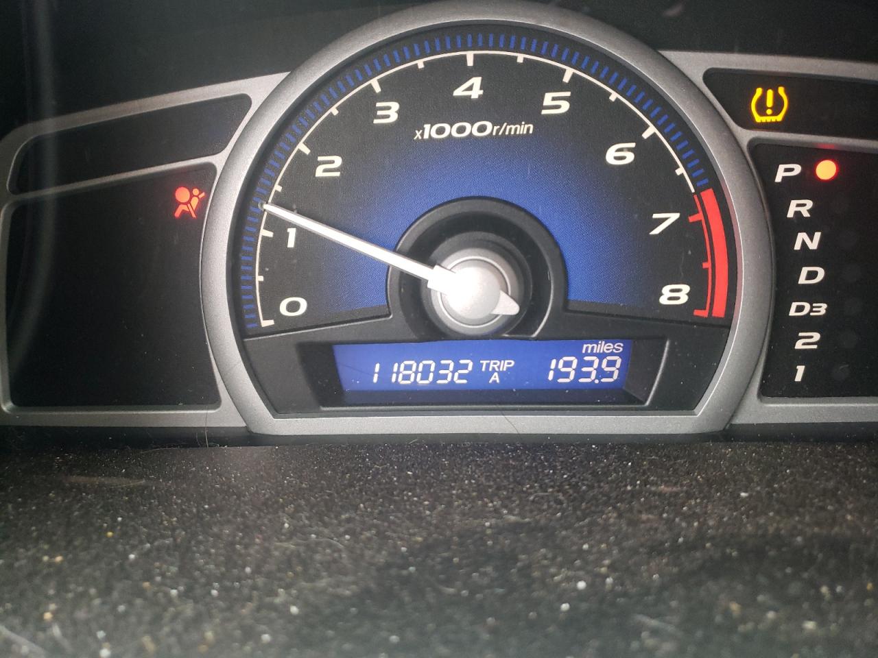 Photo 8 from auction – 2008 HONDA CIVIC EX with VIN 2HGFG12818H560911