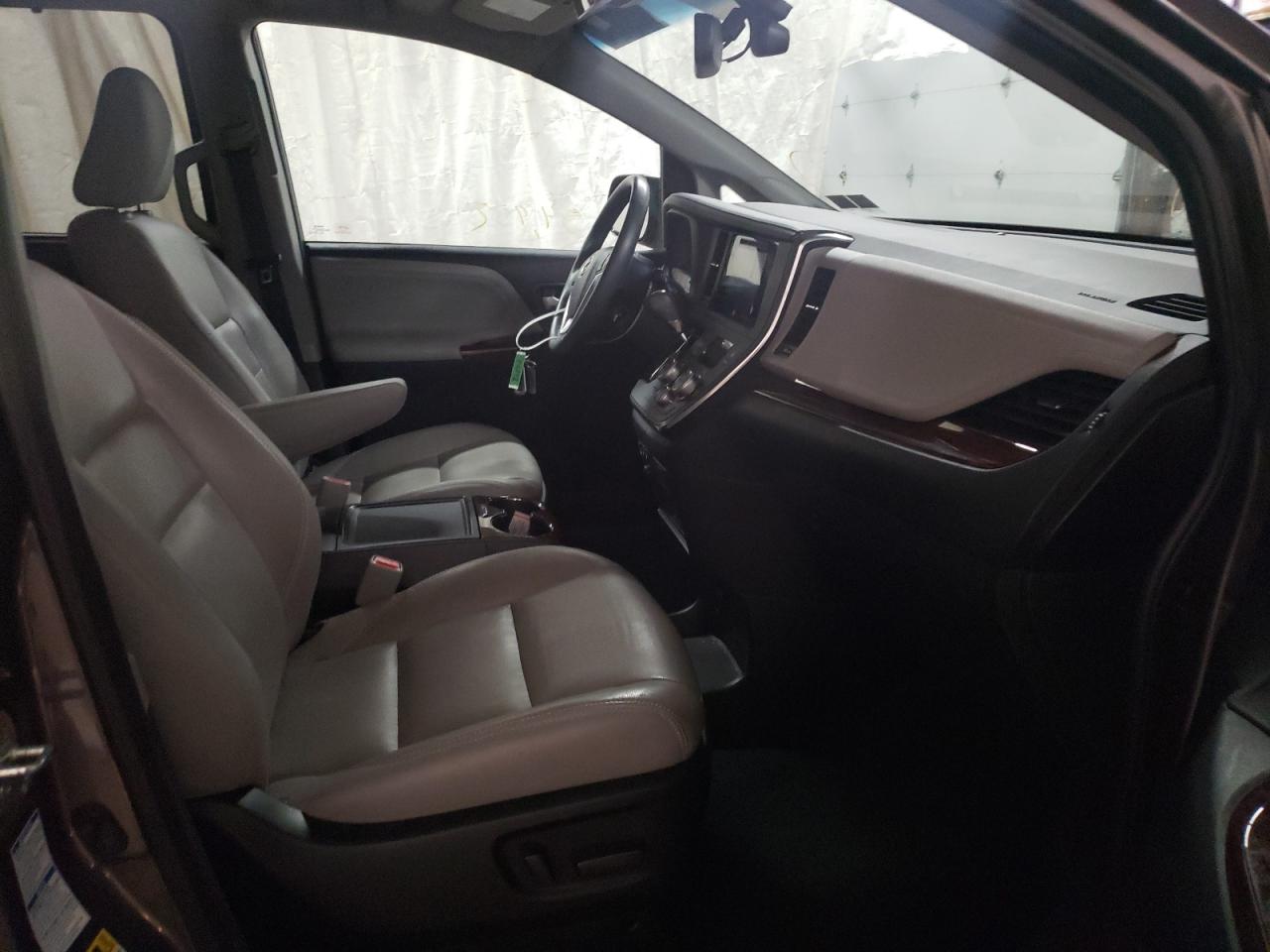 Photo 5 from auction – 2016 TOYOTA SIENNA XLE with VIN 5TDDK3DC6GS136383