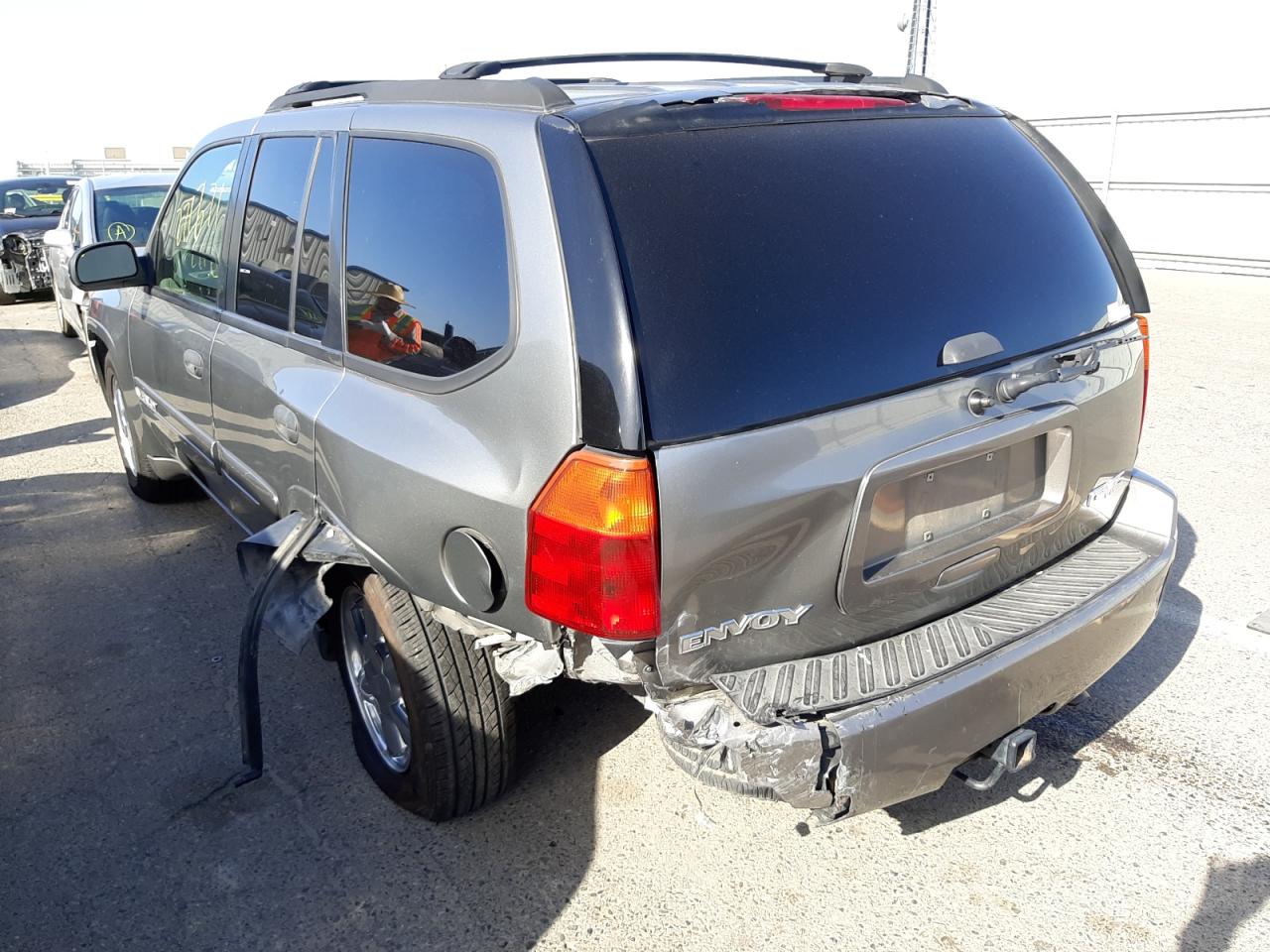 Photo 3 from auction – 2005 GMC ENVOY with VIN 1GKDT13S352125926