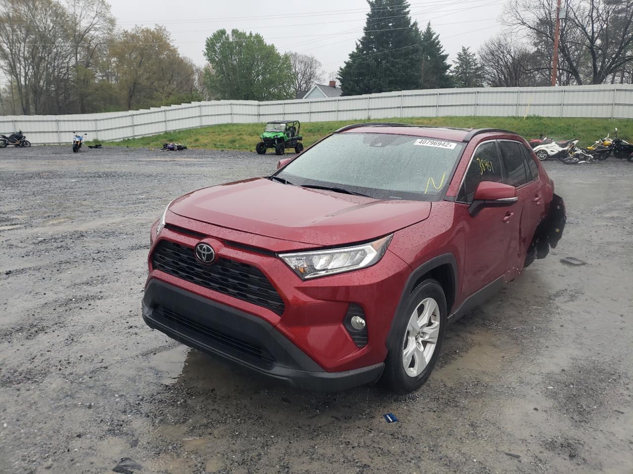 Photo 2 from auction – 2019 TOYOTA RAV4 XLE with VIN JTMW1RFVXKD029337