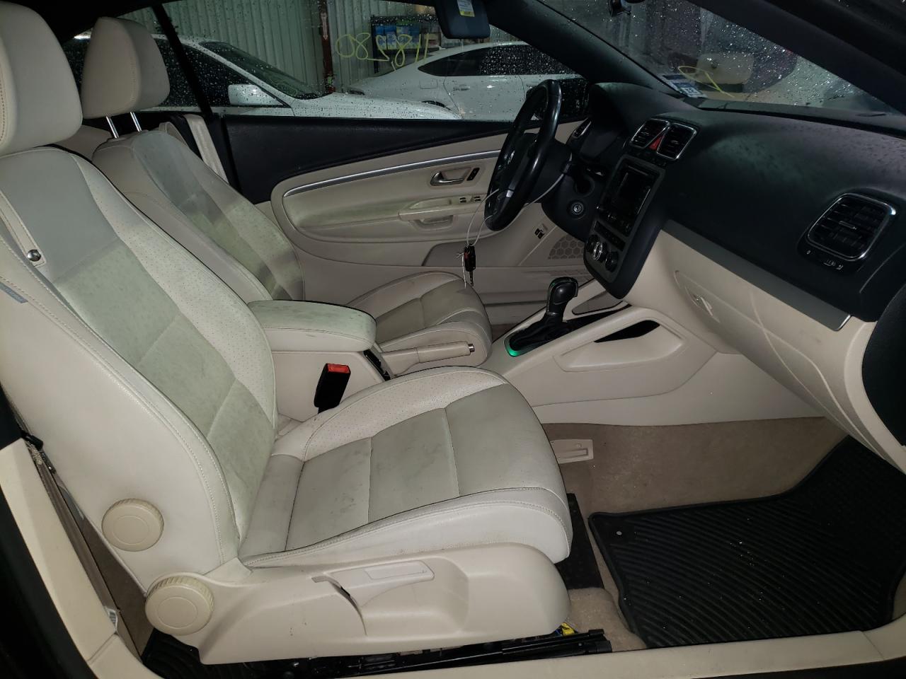 Photo 5 from auction – 2015 VOLKSWAGEN EOS KOMFOR with VIN WVWBW8AH3FV001861