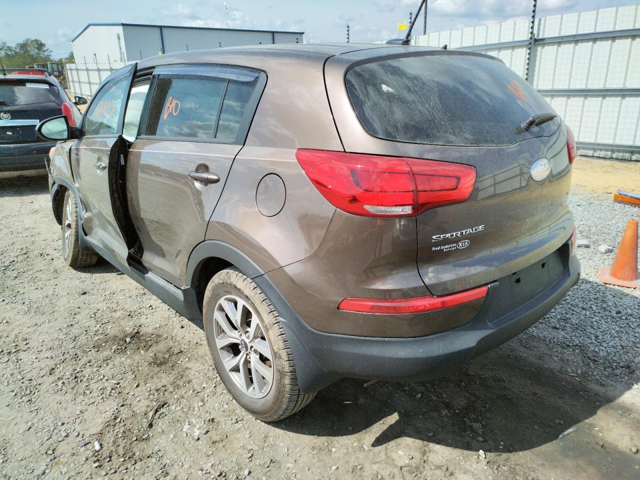 Photo 3 from auction – 2015 KIA SPORTAGE L with VIN KNDPBCAC5F7685065