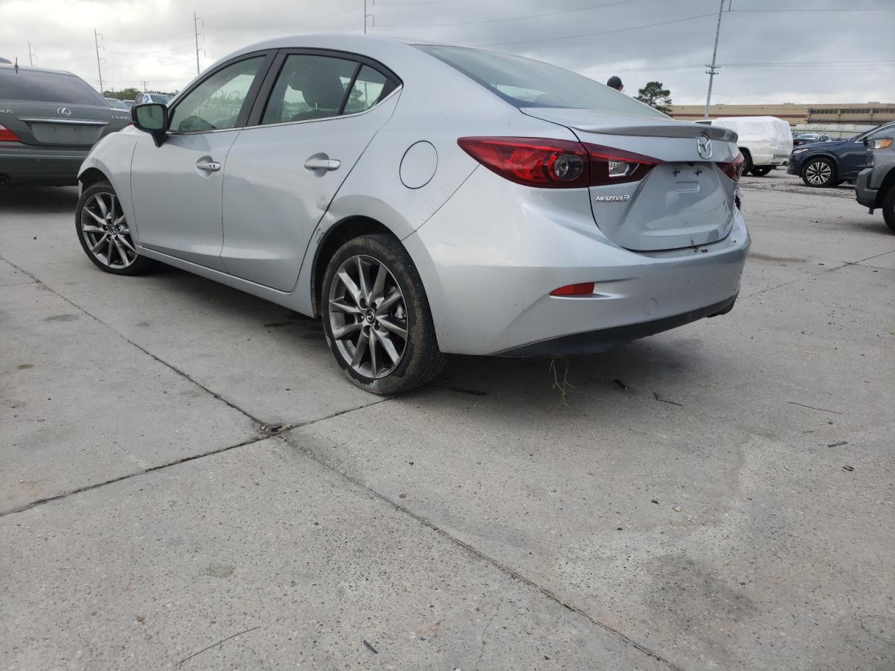 Photo 3 from auction – 2018 MAZDA 3 TOURING with VIN 3MZBN1V3XJM179100