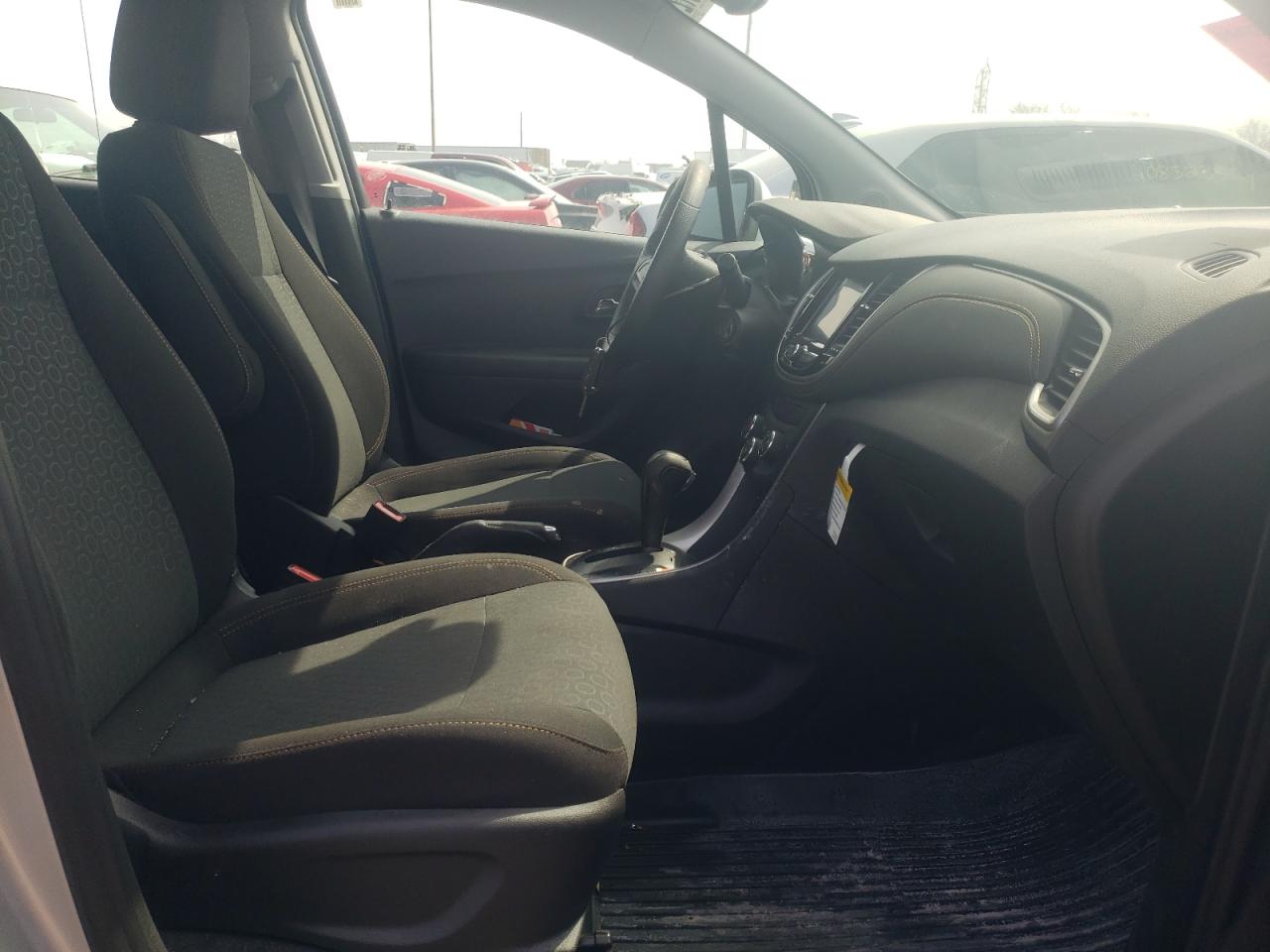 Photo 5 from auction – 2020 CHEVROLET TRAX LS with VIN 3GNCJKSB0LL189767