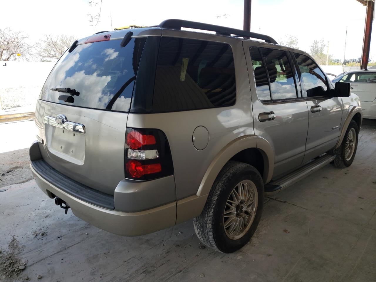 Photo 4 from auction – 2008 FORD EXPLORER E with VIN 1FMEU64E58UA07013