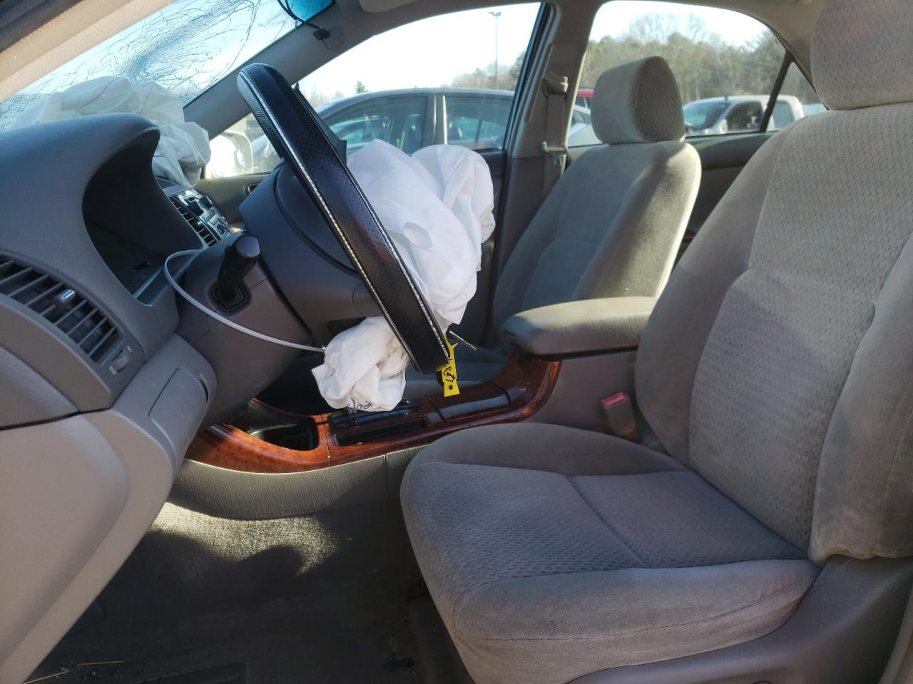 Photo 5 from auction – 2002 TOYOTA CAMRY LE with VIN 4T1BE30K52U560276