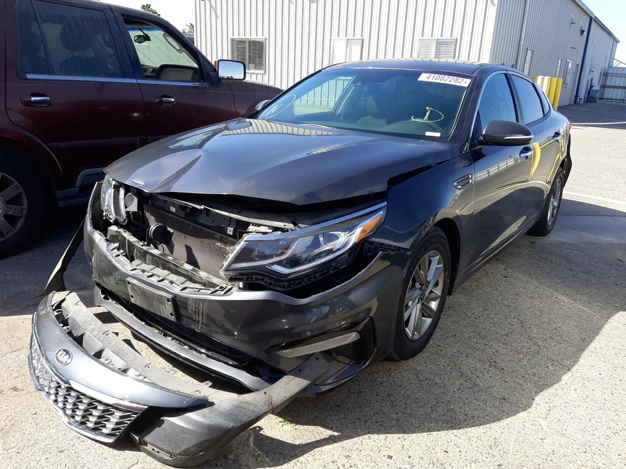 Photo 2 from auction – 2019 KIA OPTIMA LX with VIN 5XXGT4L30KG290339