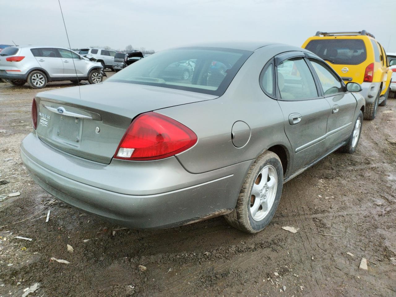 Photo 4 from auction – 2002 FORD TAURUS SE with VIN 1FAFP53U52G156889