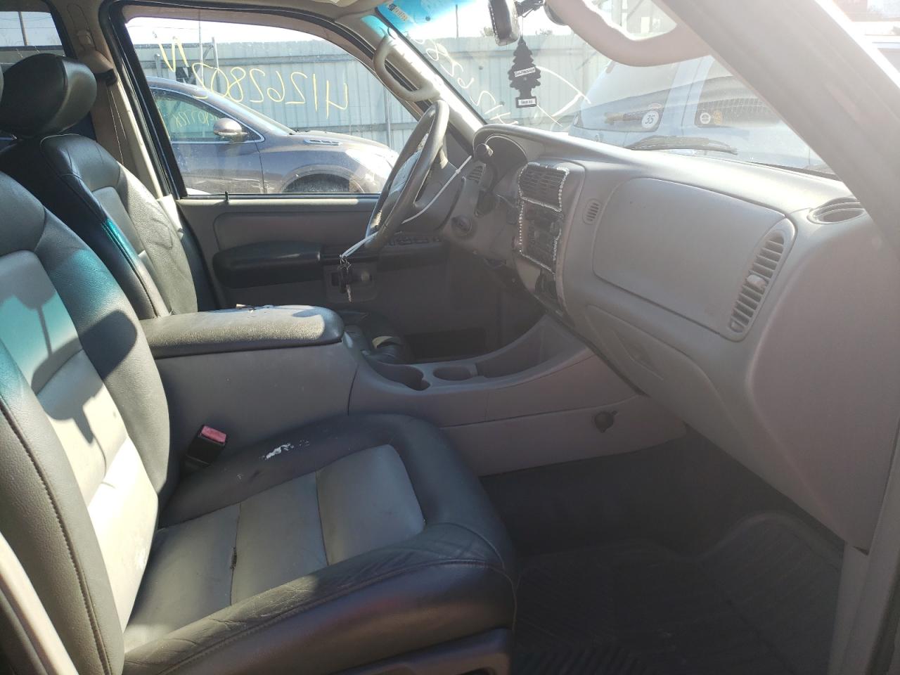 Photo 5 from auction – 2003 FORD EXPLORER S with VIN 1FMZU77EX3UA40178