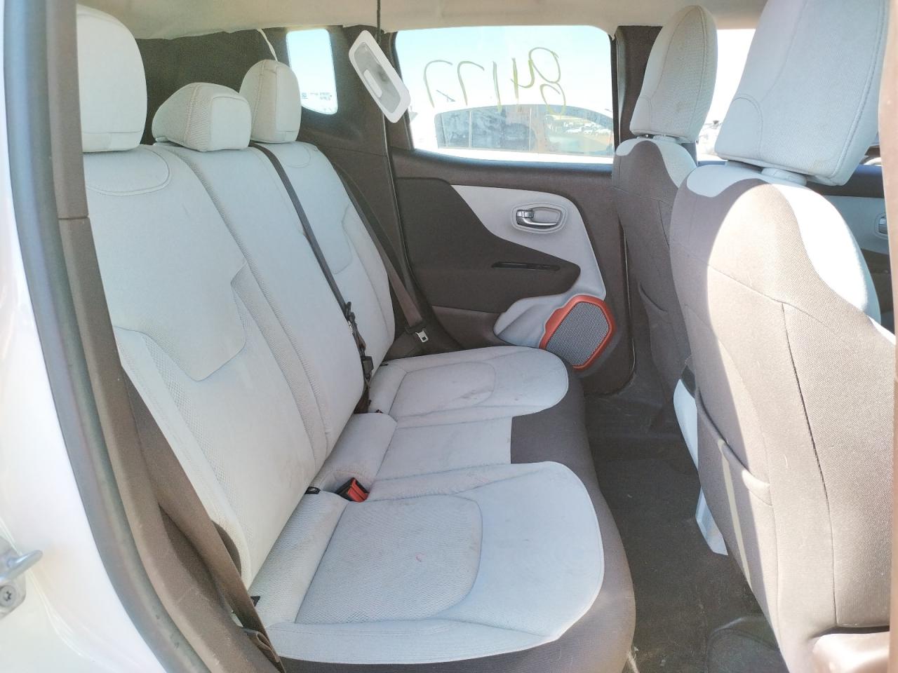 Photo 6 from auction – 2015 JEEP RENEGADE L with VIN ZACCJBBT4FPB87548