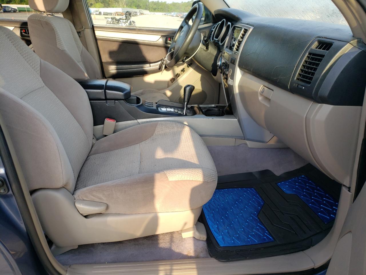 Photo 5 from auction – 2004 TOYOTA 4RUNNER SR with VIN JTEBU14R448016779