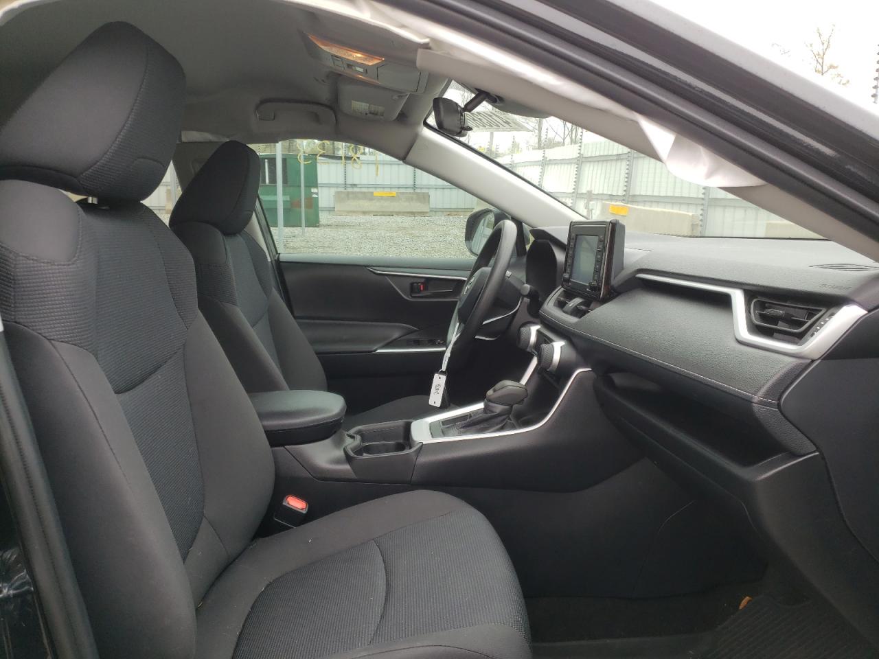 Photo 5 from auction – 2021 TOYOTA RAV4 LE with VIN 2T3K1RFV9MC132707