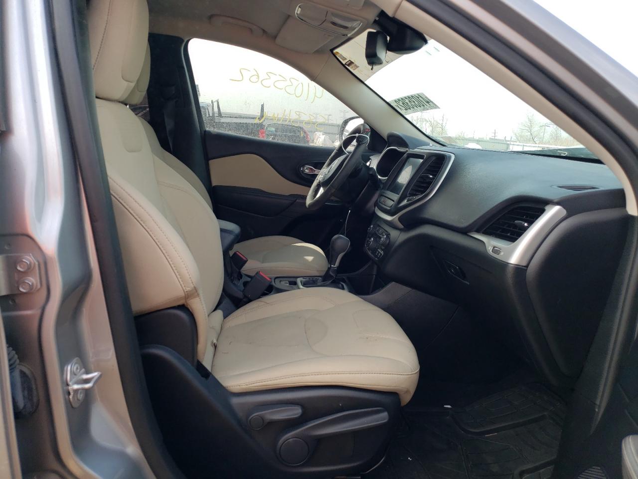 Photo 5 from auction – 2017 JEEP CHEROKEE L with VIN 1C4PJLCB1HW502678