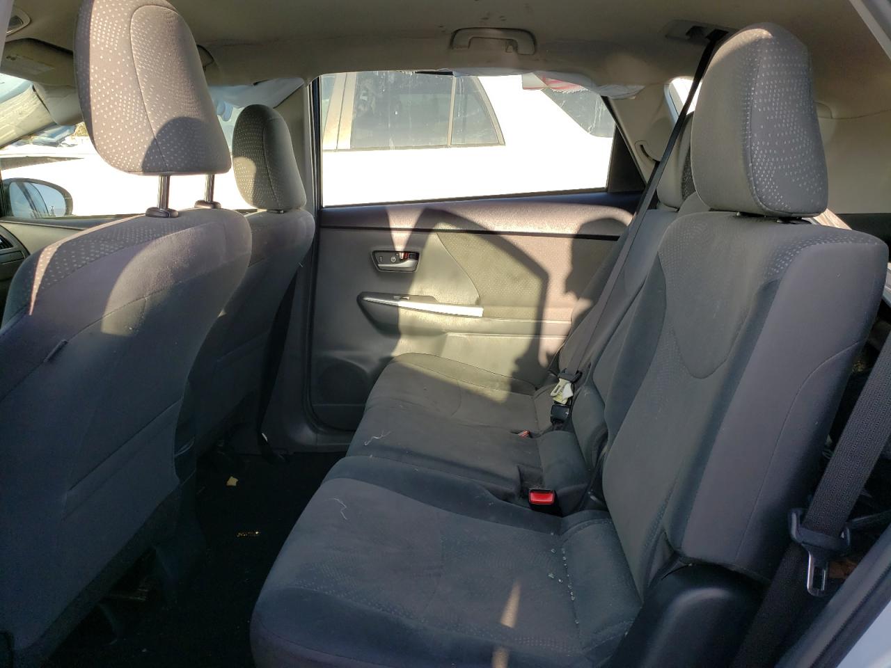 Photo 6 from auction – 2013 TOYOTA PRIUS V with VIN JTDZN3EU3D3265540