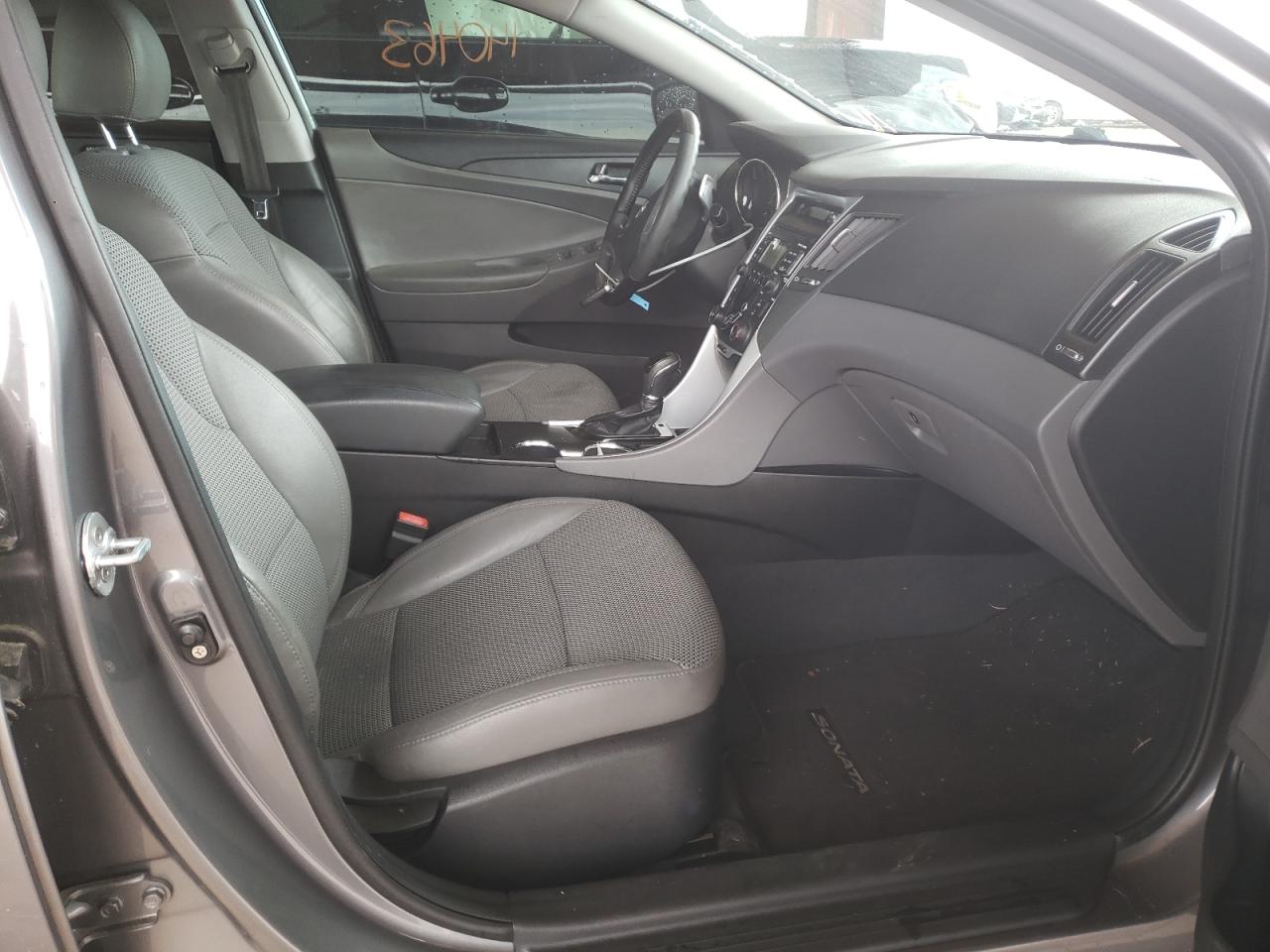 Photo 5 from auction – 2011 HYUNDAI SONATA SE with VIN 5NPEC4ACXBH281436