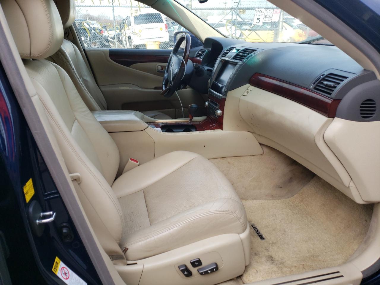 Photo 5 from auction – 2010 LEXUS LS 460 with VIN JTHCL5EF1A5005368